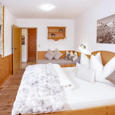 Brixnerhof Im Zillertal Guest house Schlitters