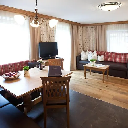Brixnerhof Im Zillertal Guest house Schlitters